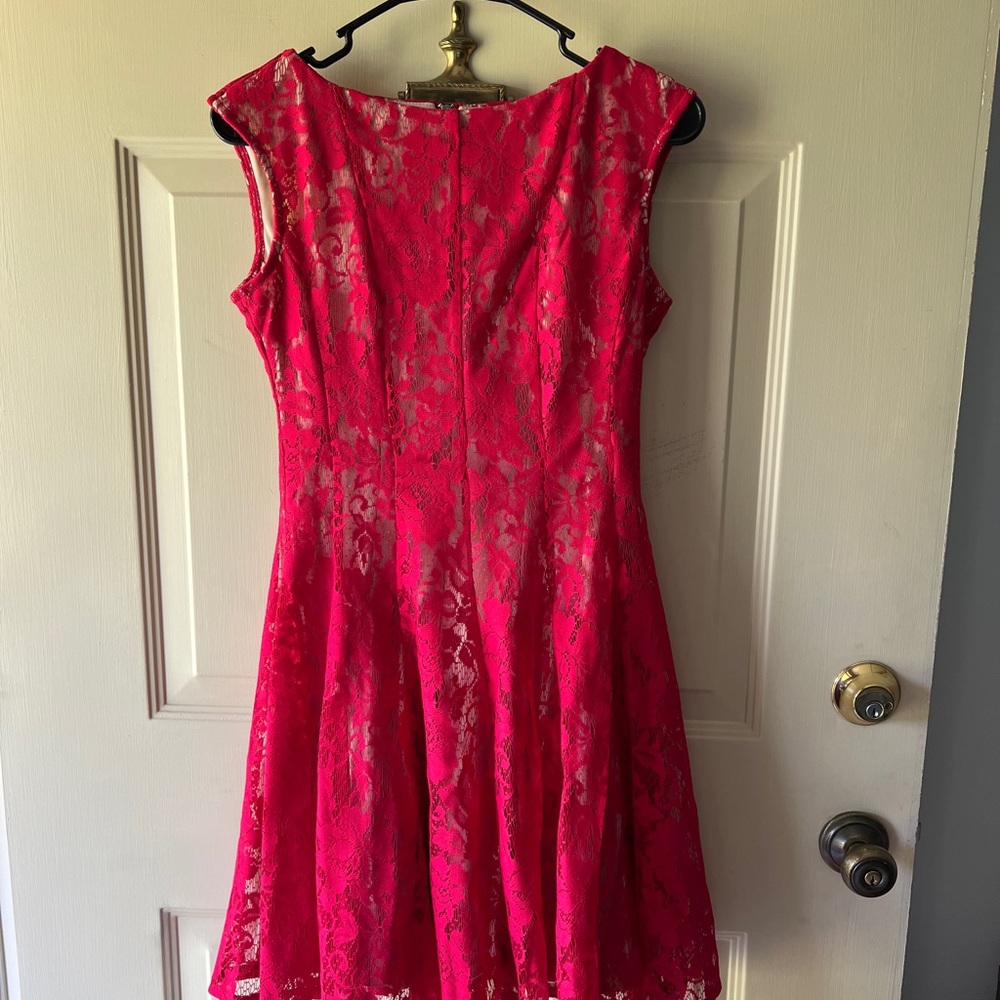 Donny and Nicole 2p lace dress. Beautiful summer dress. Smoke & animal free home